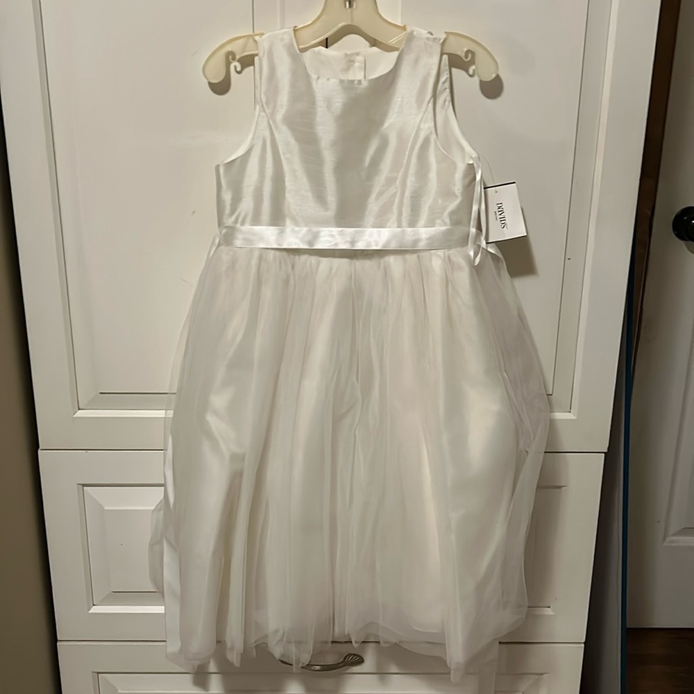 Brand new kids formal cream dress. Size 8
